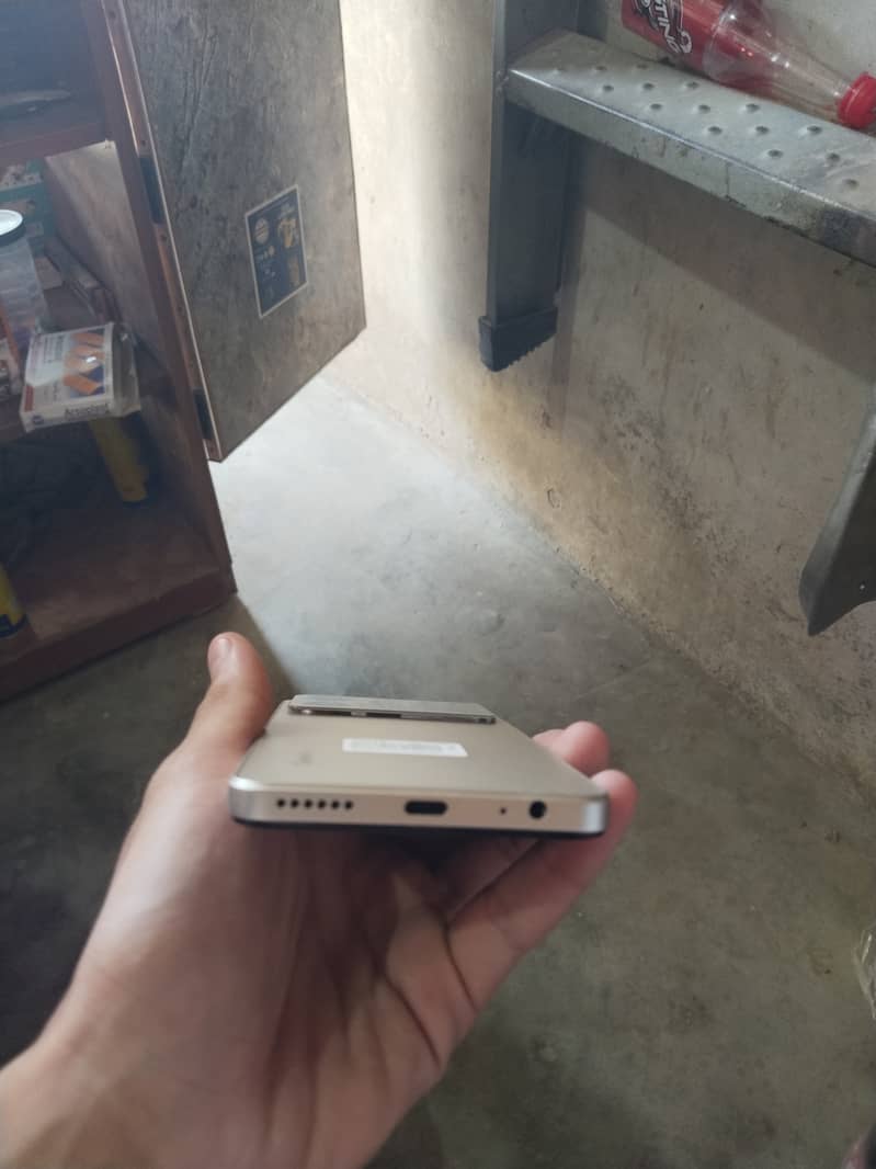 Phone 0