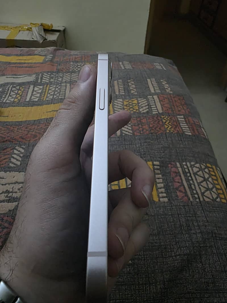Apple iPhone 13 2