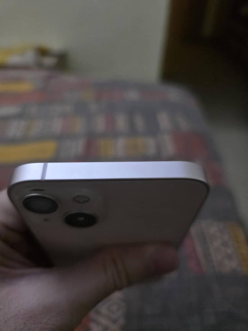 Apple iPhone 13 5