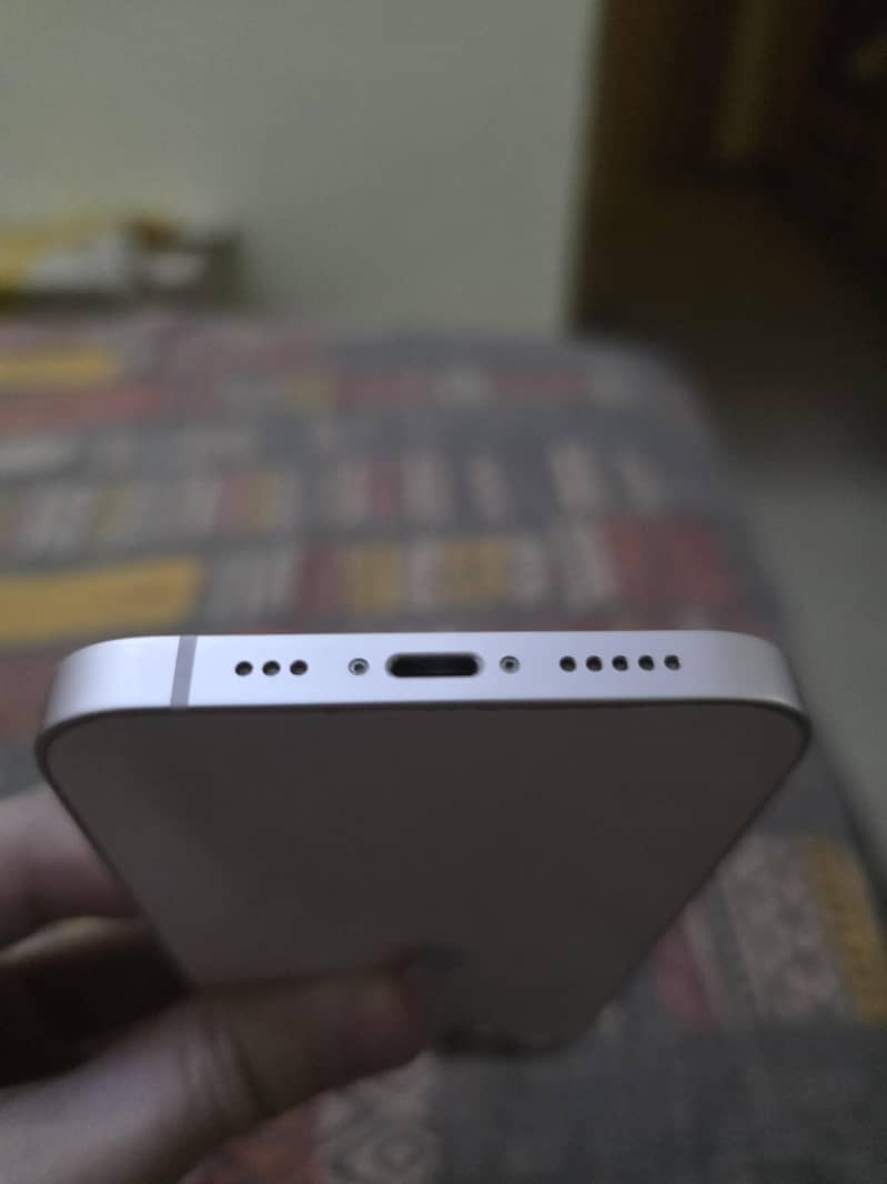 Apple iPhone 13 6