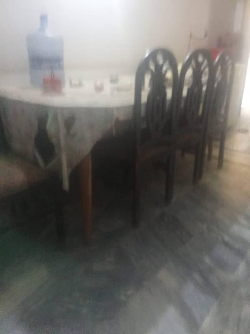 dancing table 0