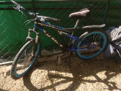 Beautiful plus mountain bike not ridden much.