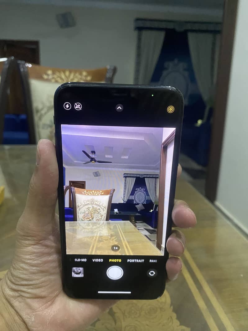 Apple iPhone XS Max 2
