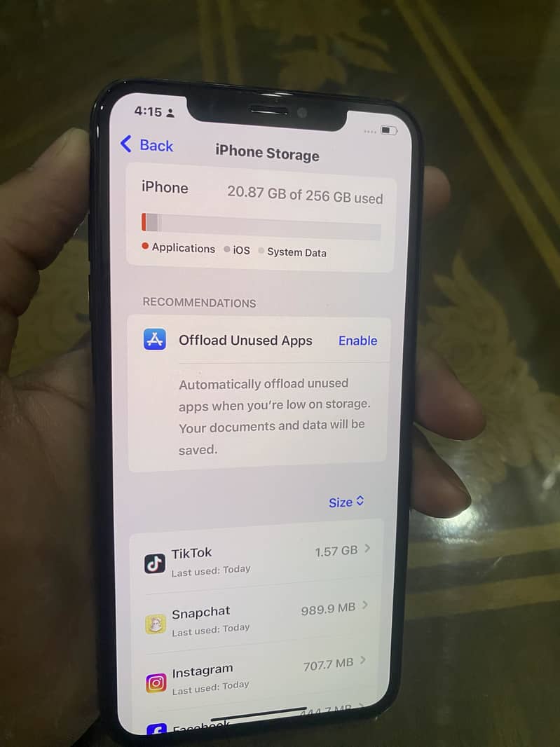 Apple iPhone XS Max 4
