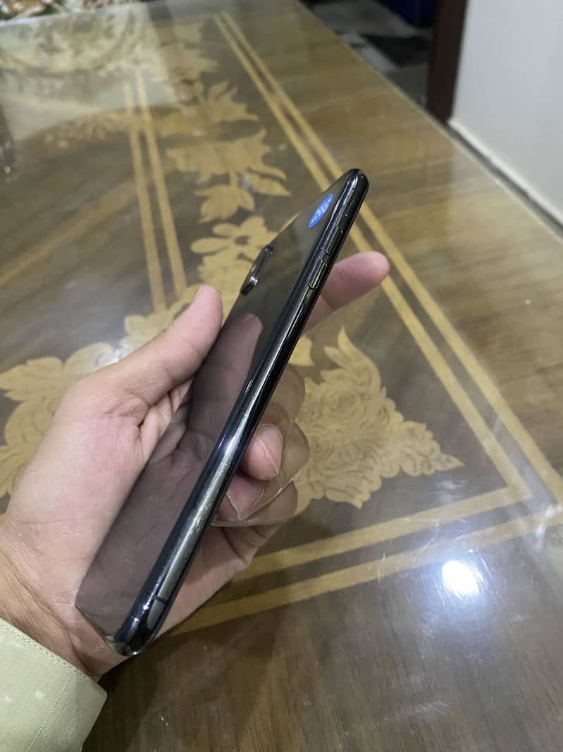Apple iPhone XS Max 5
