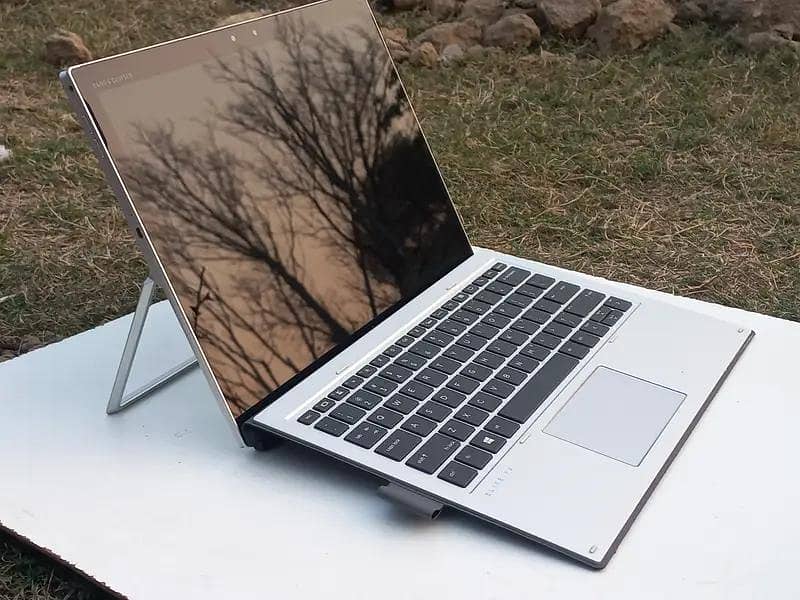 Laptop+ Tablet 1