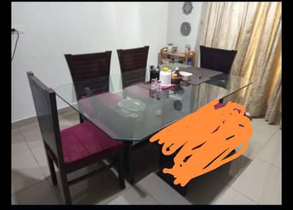Dinning Table 4 chairs k sath  like new