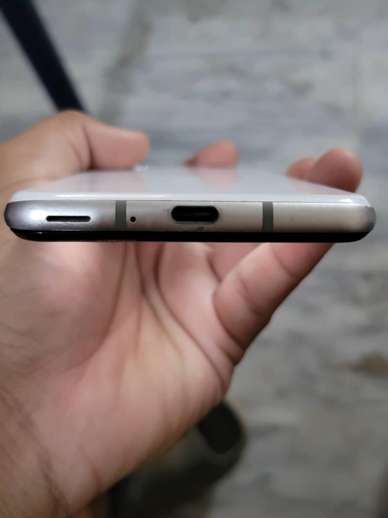 Sharp Aquos R3 2