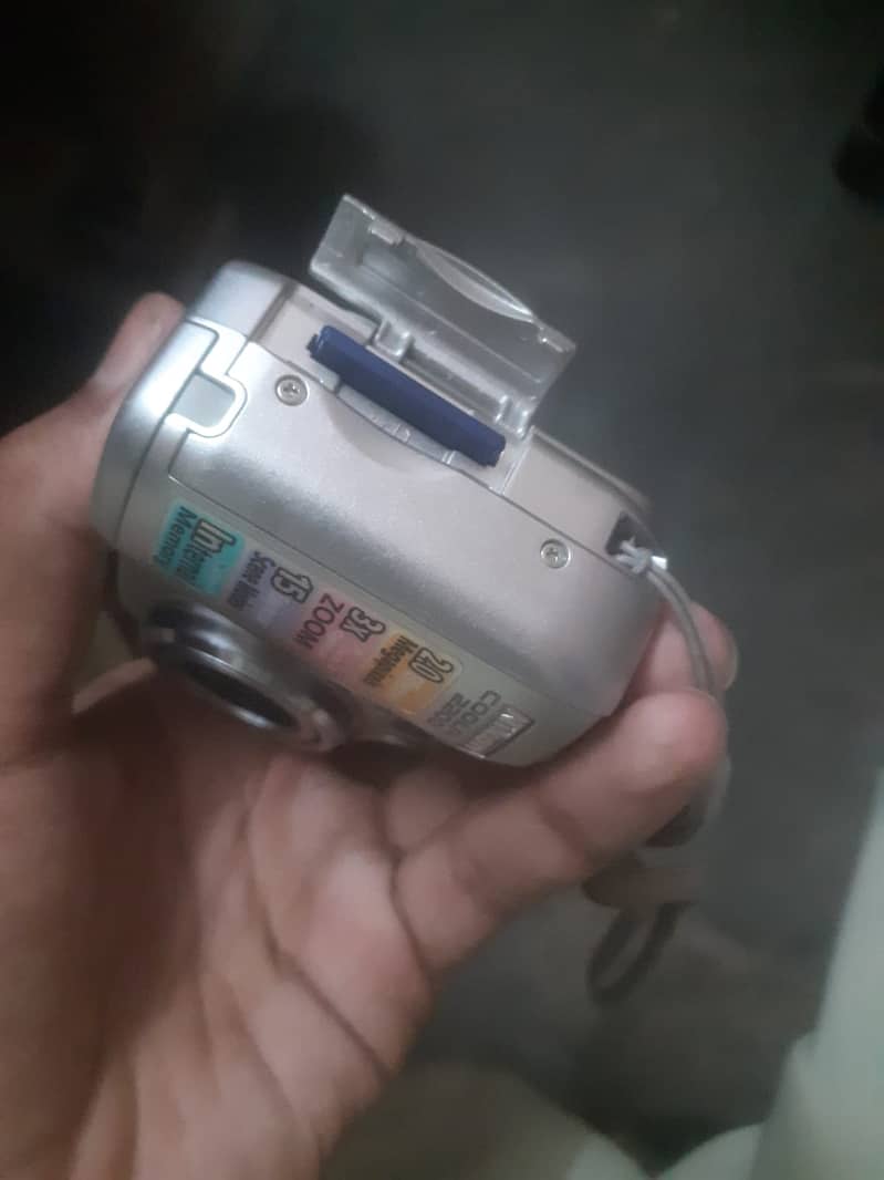 Nikon Digital Camera 4