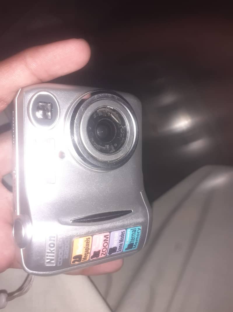 Nikon Digital Camera 5
