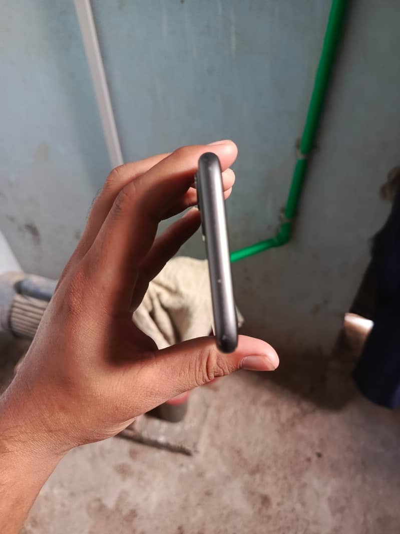 Apple iPhone 11 8