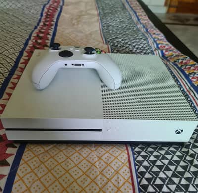 Xbox One S [1TB] - With One Controller and GTA 5 Disc