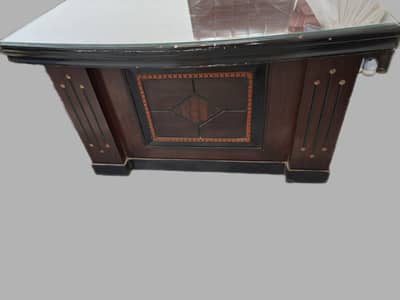 Executive Office Table with Boss Round Leather Chair.