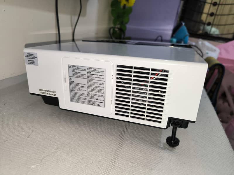 boxlight LCD projector 18