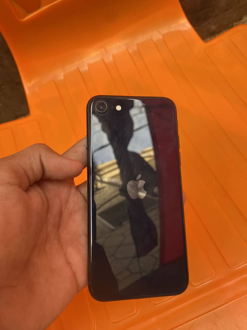 IPHONE SE 2023 4