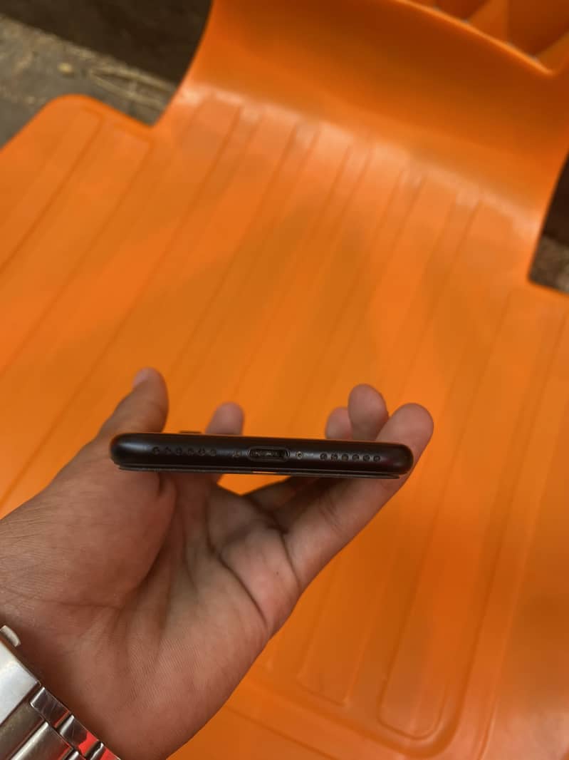 IPHONE SE 2023 5