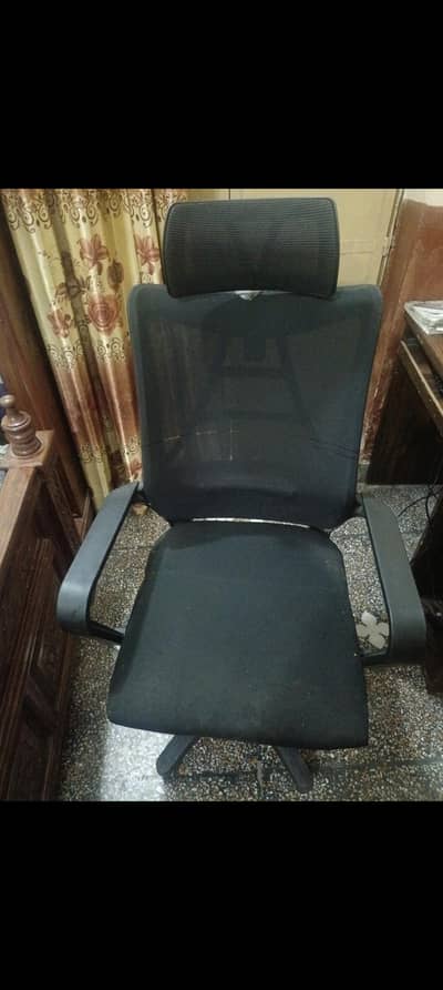 Ergonomic High-Back Mesh Office Chair with Headrest & Wheels – Black