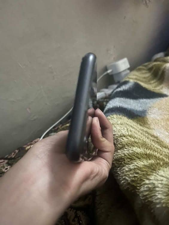 Apple iPhone 11 3