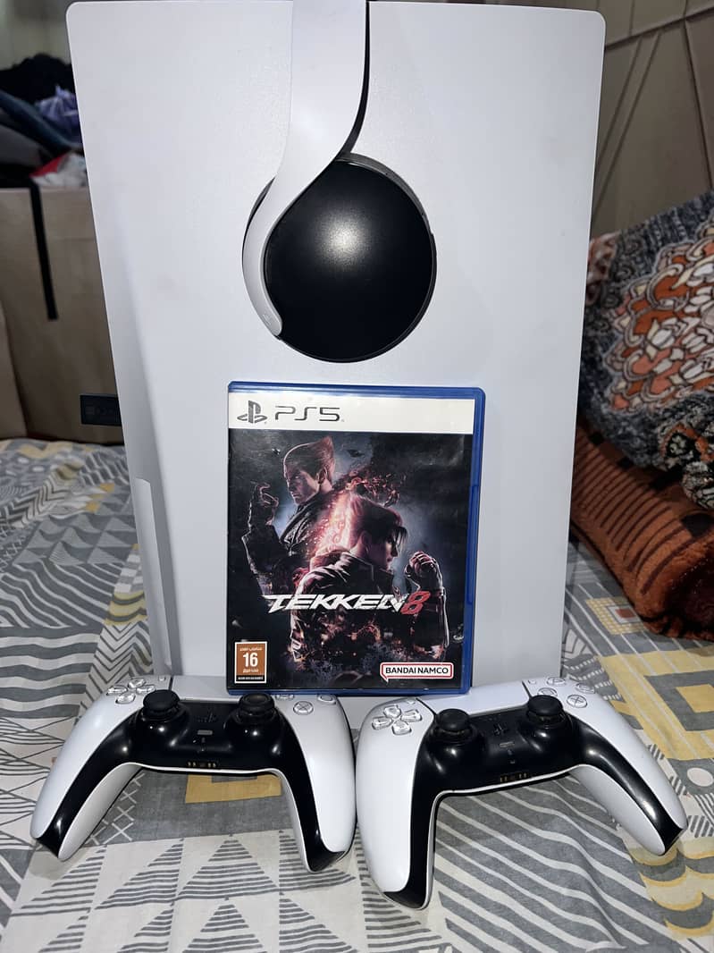 PS5 fat with two controller 2