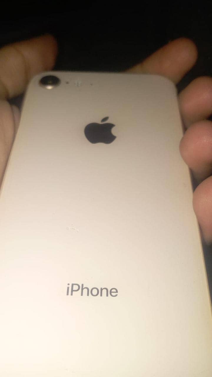 Apple iPhone 8 1