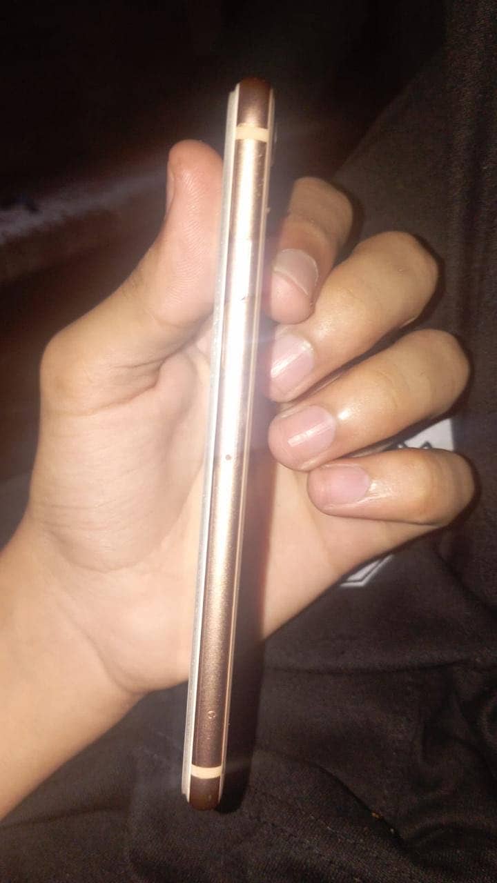 Apple iPhone 8 4