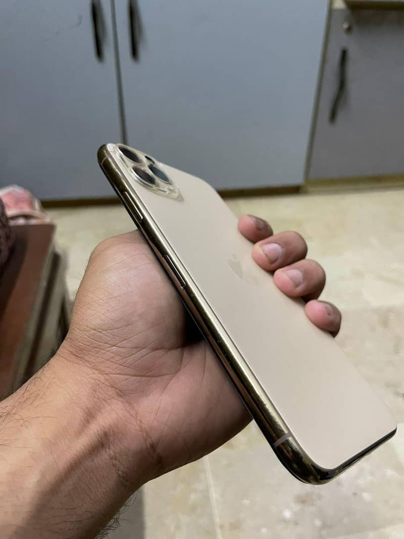 iphone 11 pro max 2