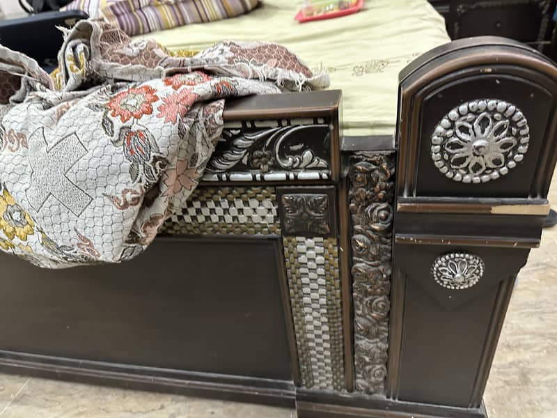 Bed, Dressing Table, Side tables 0