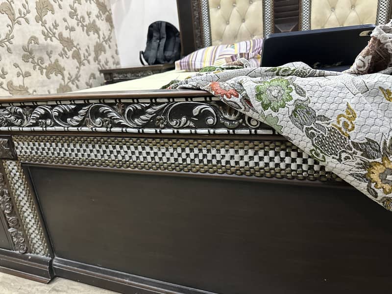 Bed, Dressing Table, Side tables 3