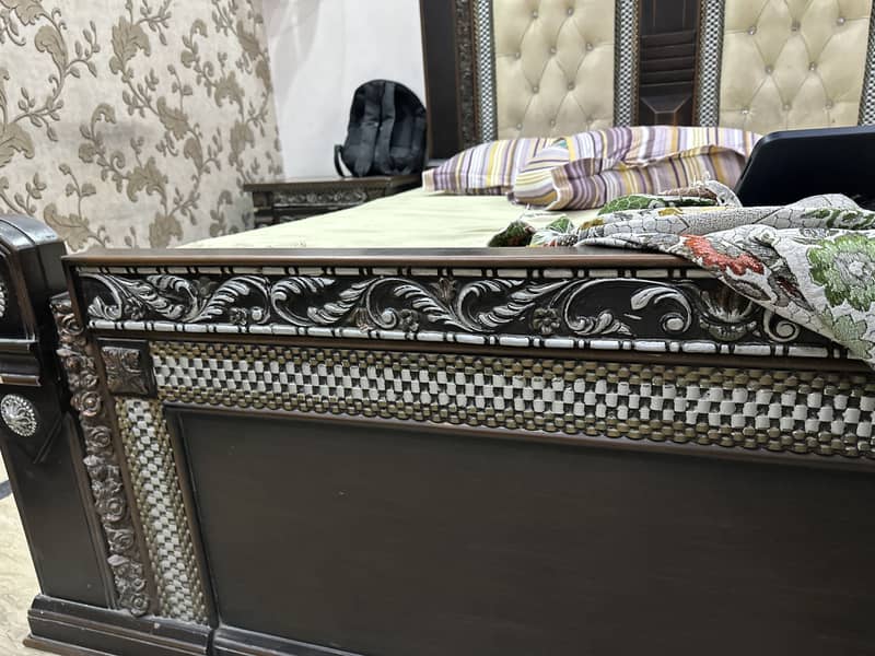 Bed, Dressing Table, Side tables 4