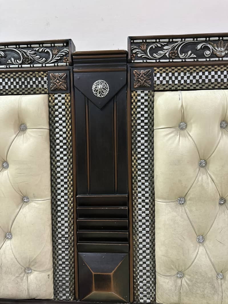 Bed, Dressing Table, Side tables 9