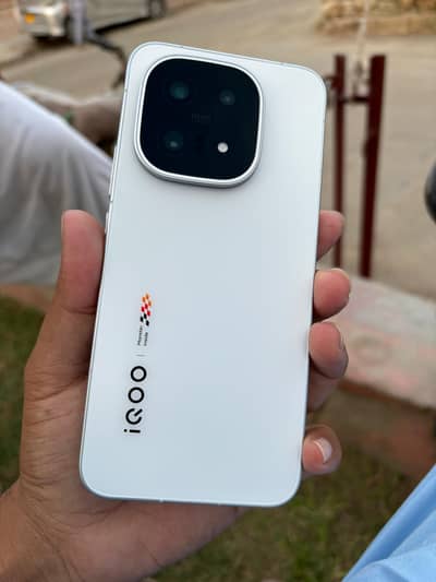 vivo IQOO 15