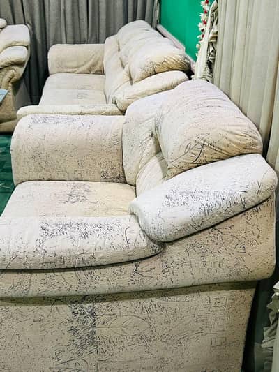 1 three seater , 2 sofa 1 seater, 2 tabel small