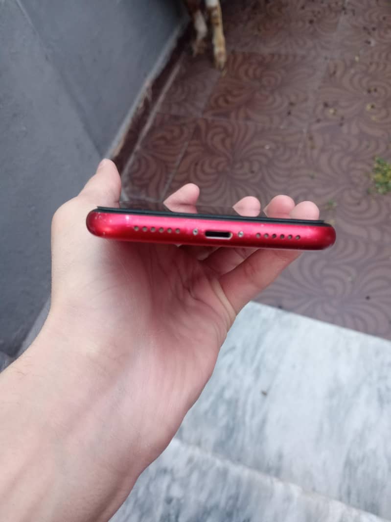 Apple iPhone 11 4
