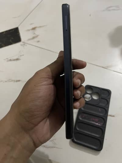 Spark 10 8 plus 128 new mobile hai koi fold nai hai mobile mae