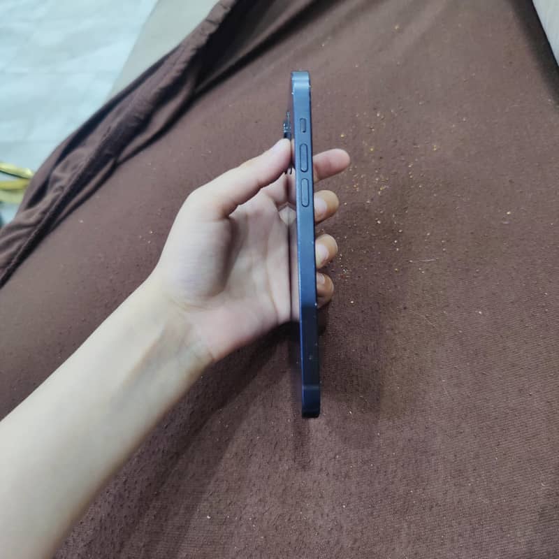 Apple iPhone 12 5