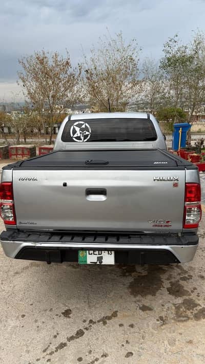 Toyota Hilux Vigo Champ G (Pakistani)