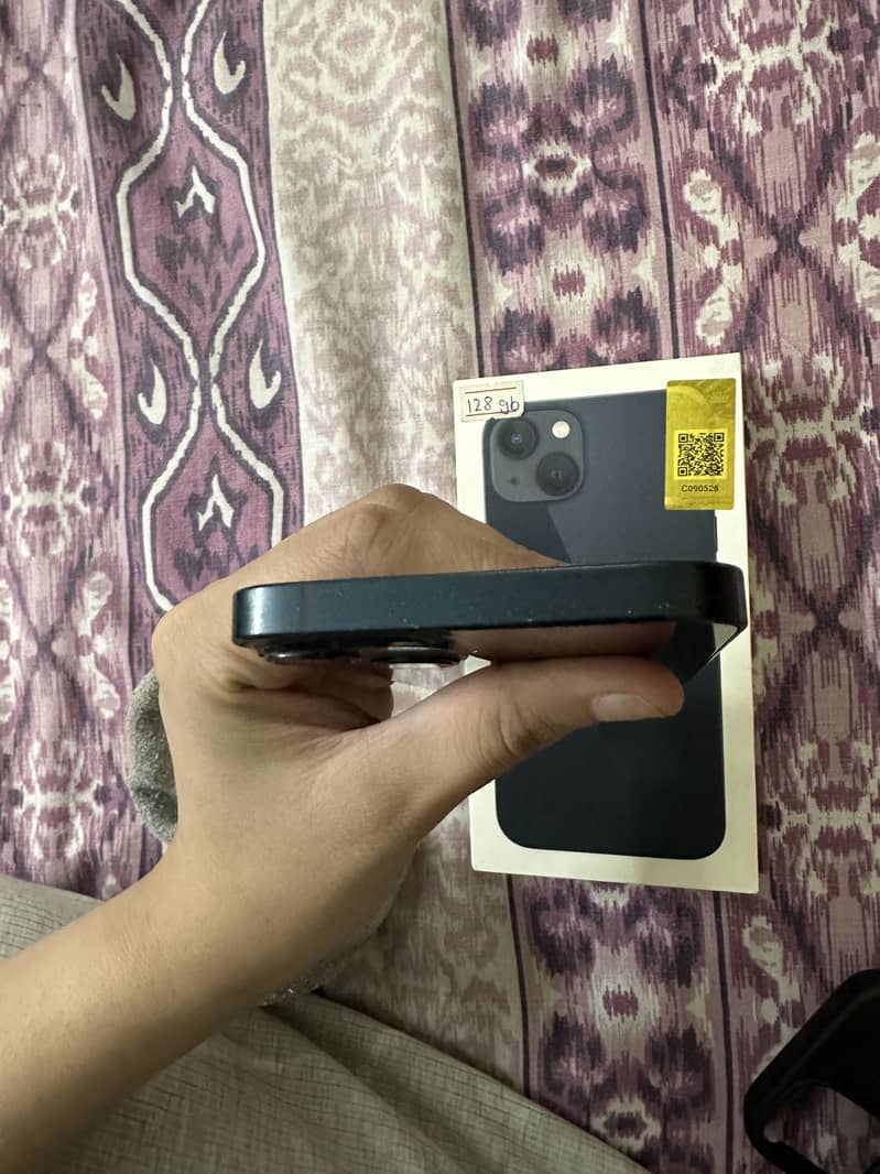iPhone 13 4