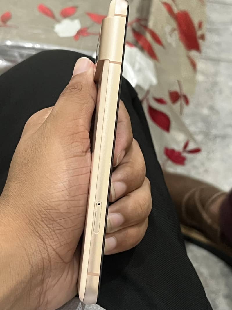 Google Pixel 8 6