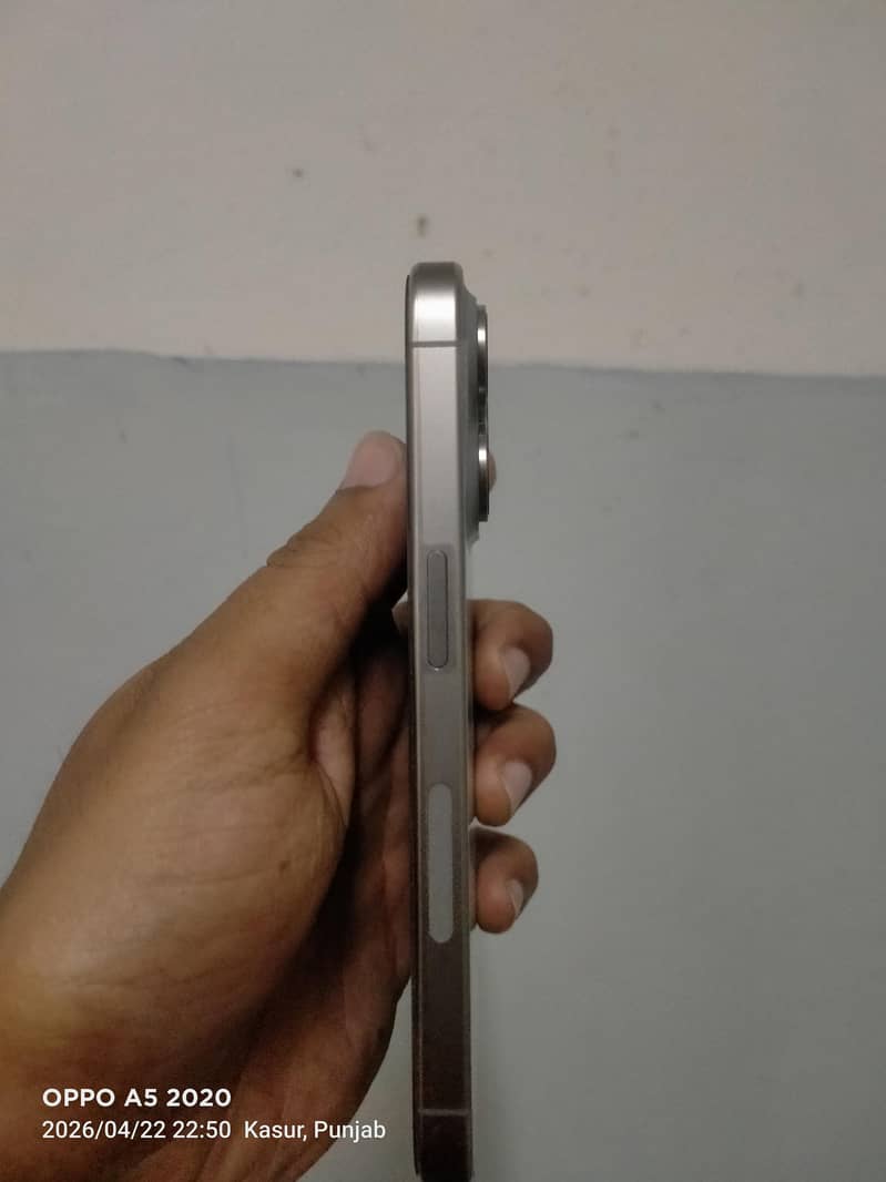 Apple iPhone 15 Pro 2