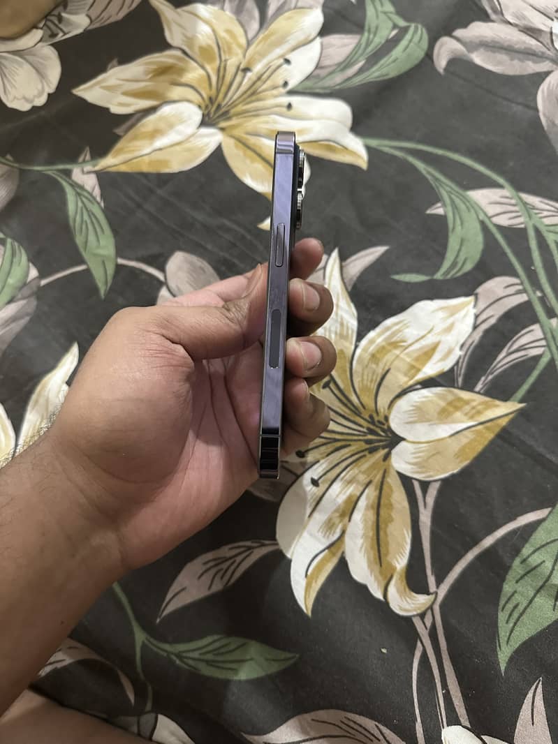 Apple iPhone 14 Pro 1