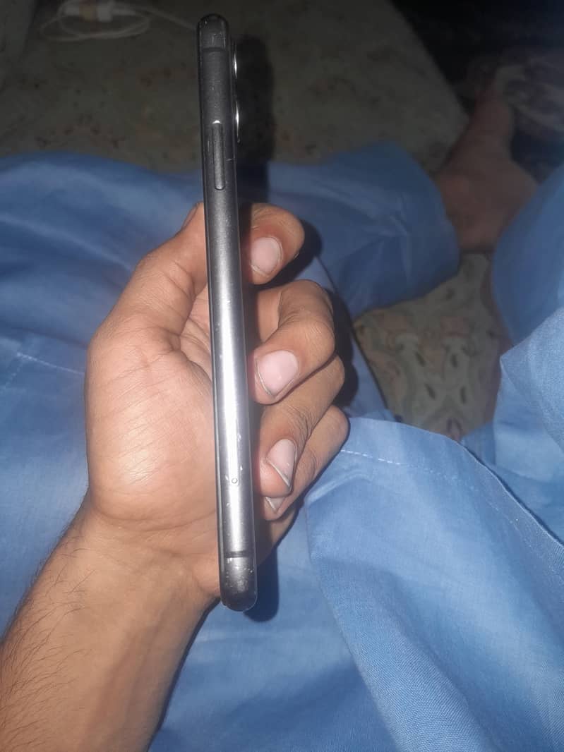 Apple iPhone 11 7