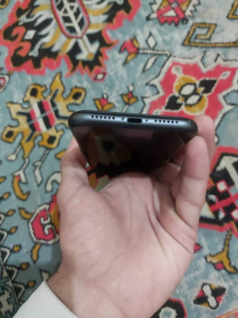 Apple iPhone 11 4