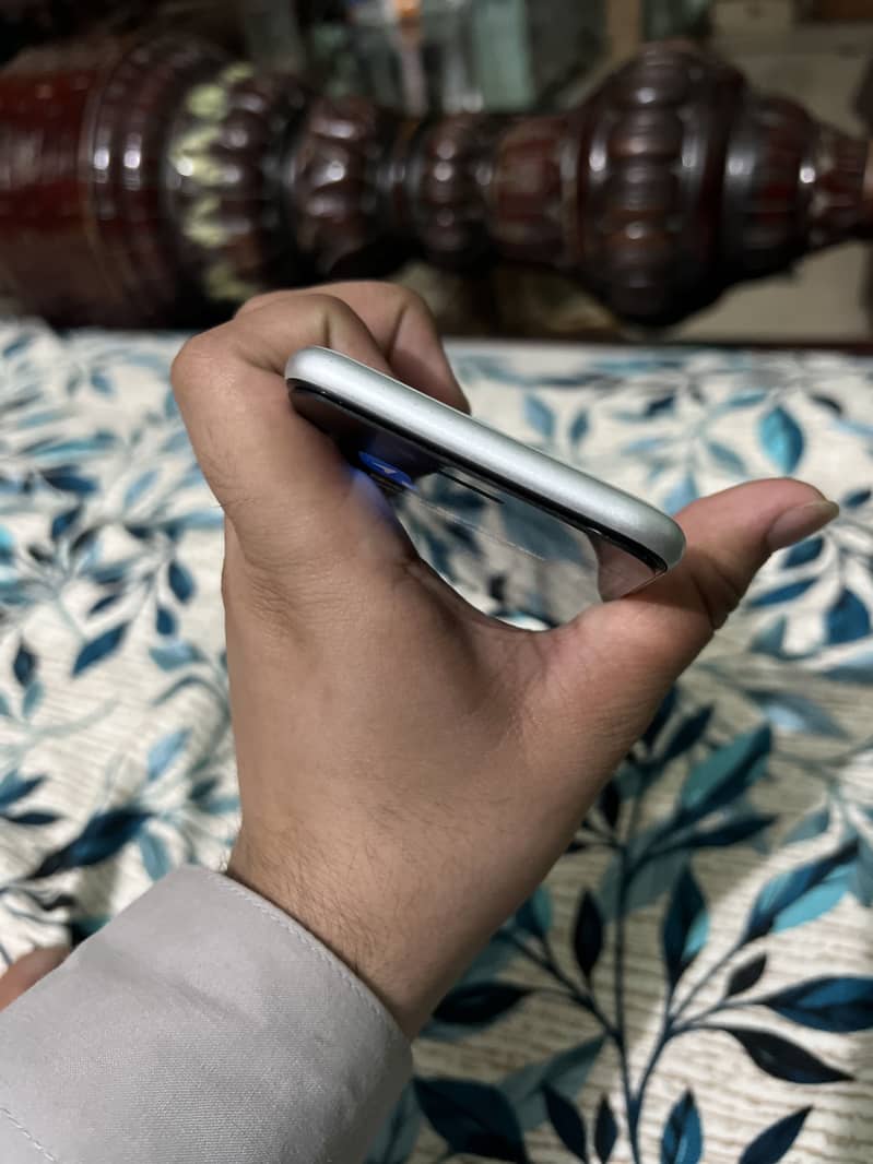iPhone SEnd 5