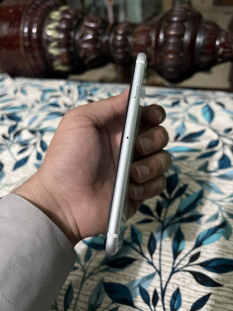 iPhone SEnd 9