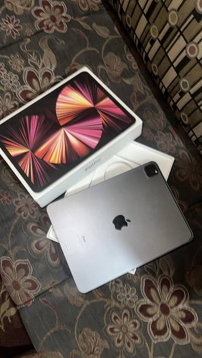 iPad pro m1 chip 128 GB with box-0302/0580884 contact my WhatsApp