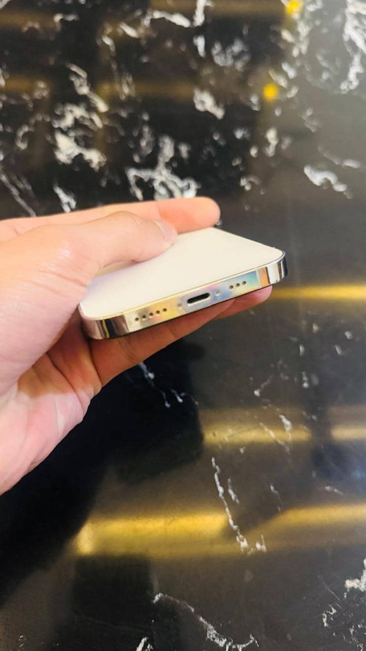 Apple iPhone 12 Pro 3
