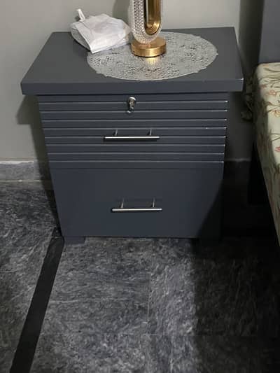 Master Bed. Grey mat color