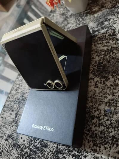 Samsung Galaxy Z Flip 6 (8/256) Gold 9.5/10 Official PTA Al Features