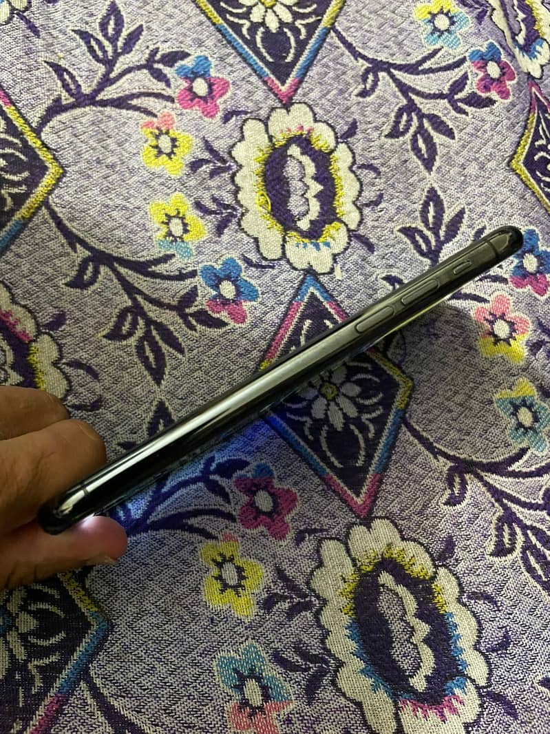 Iphone 11 pro 4
