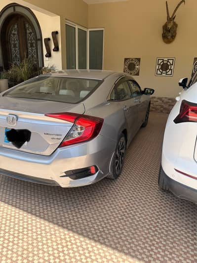Car honda fivic